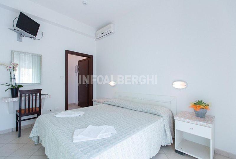 Hotel Napoleon San Mauro Mare Exteriör bild