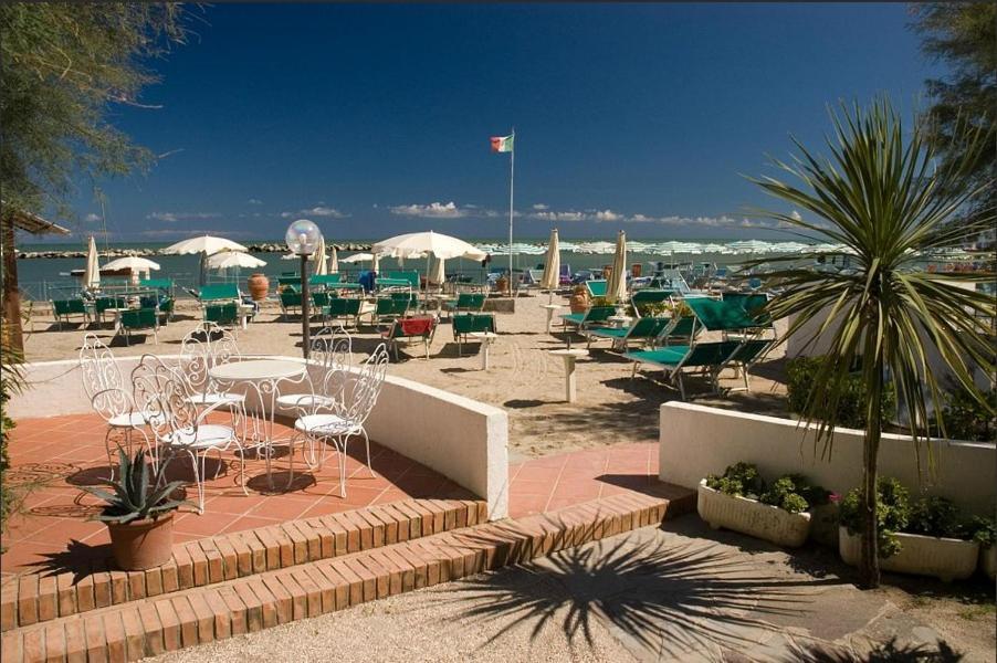 Hotel Napoleon San Mauro Mare Exteriör bild