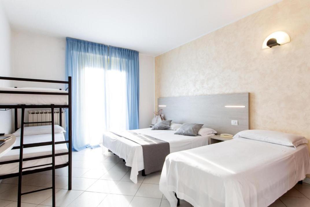 Hotel Napoleon San Mauro Mare Exteriör bild