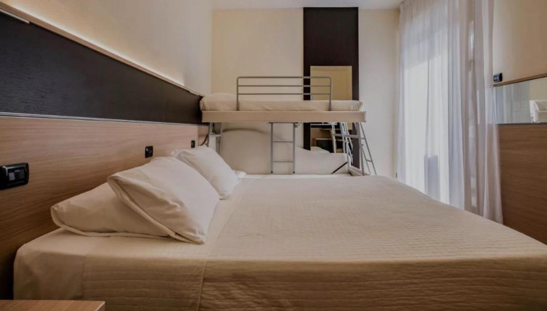 Hotel Napoleon San Mauro Mare Exteriör bild
